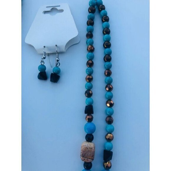 Multicolor Necklace‎ & Earrings. 18 In - Picture 2 of 8